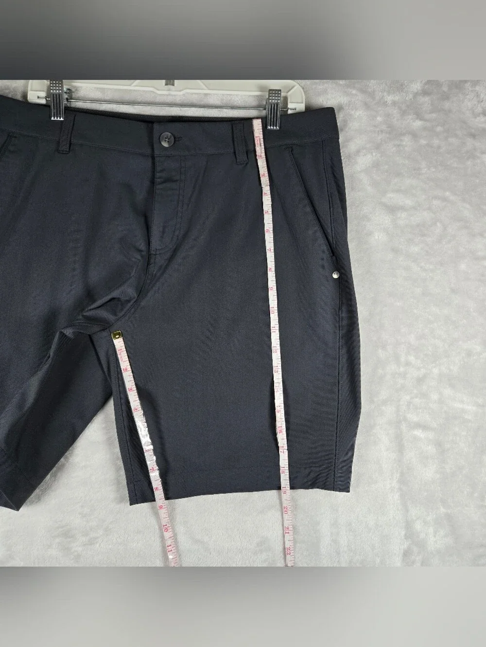 Vuori Meta Shorts Mens Size 34 Dark Gray Stretch Chinos #V379 8.5” Inseam